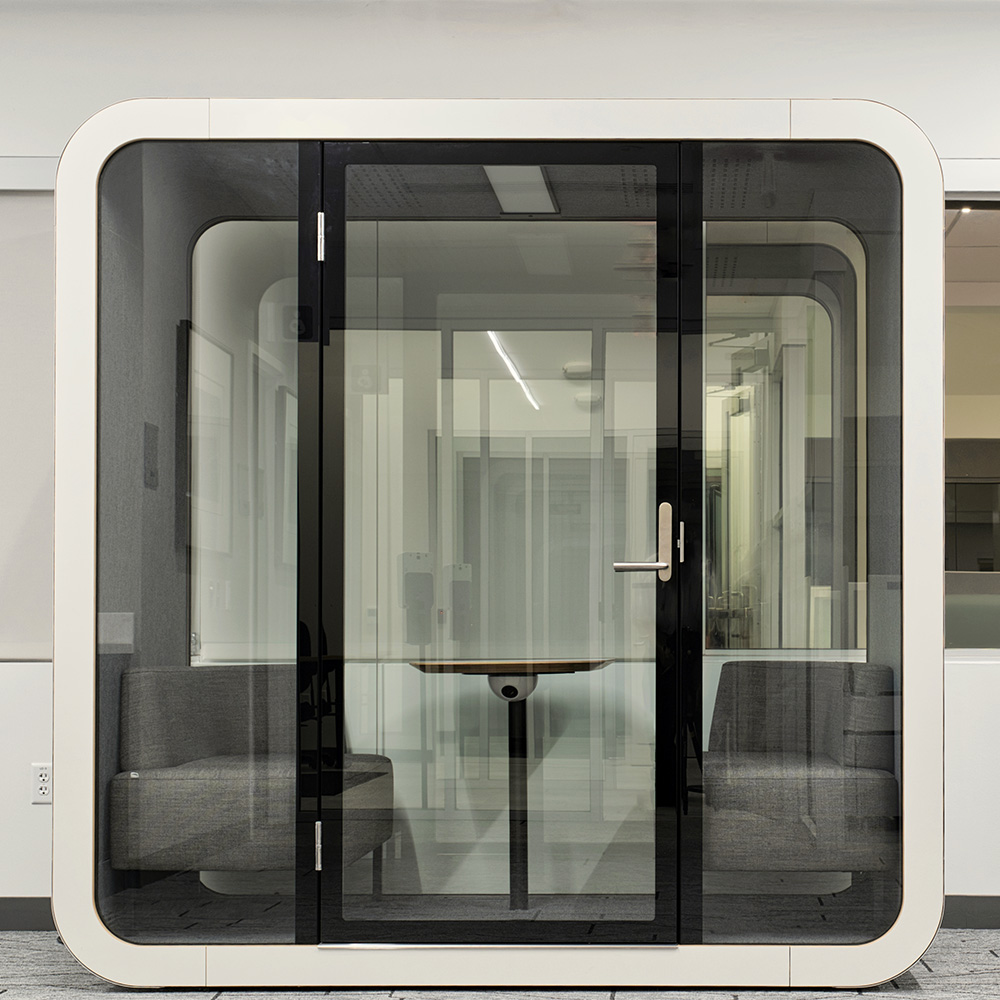 Akusztika az irodában – hogyan teremthető akusztikai kényelem egy bérelt helyiségben?