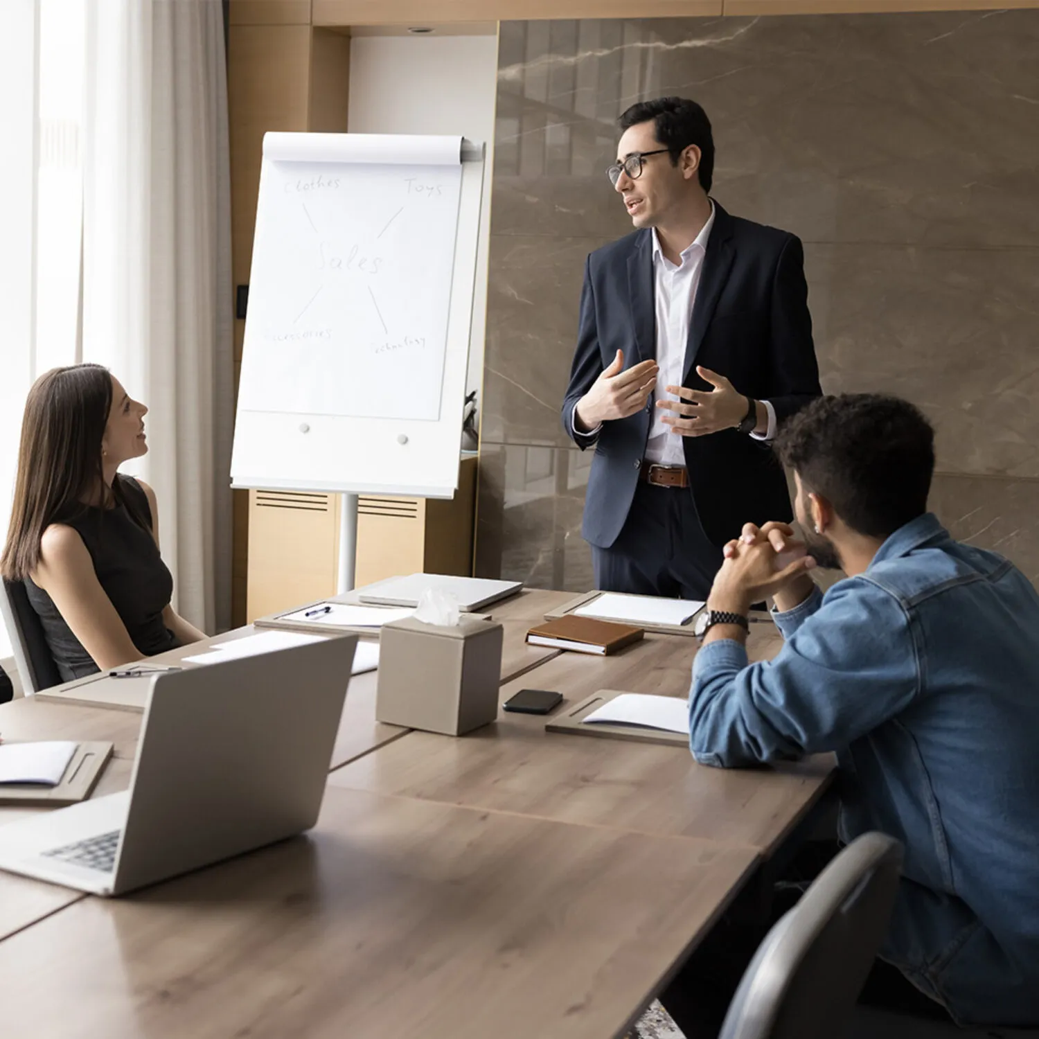 Szolgáltatott vagy hagyományos Ióiroda? Melyiket válaszd cégednek?